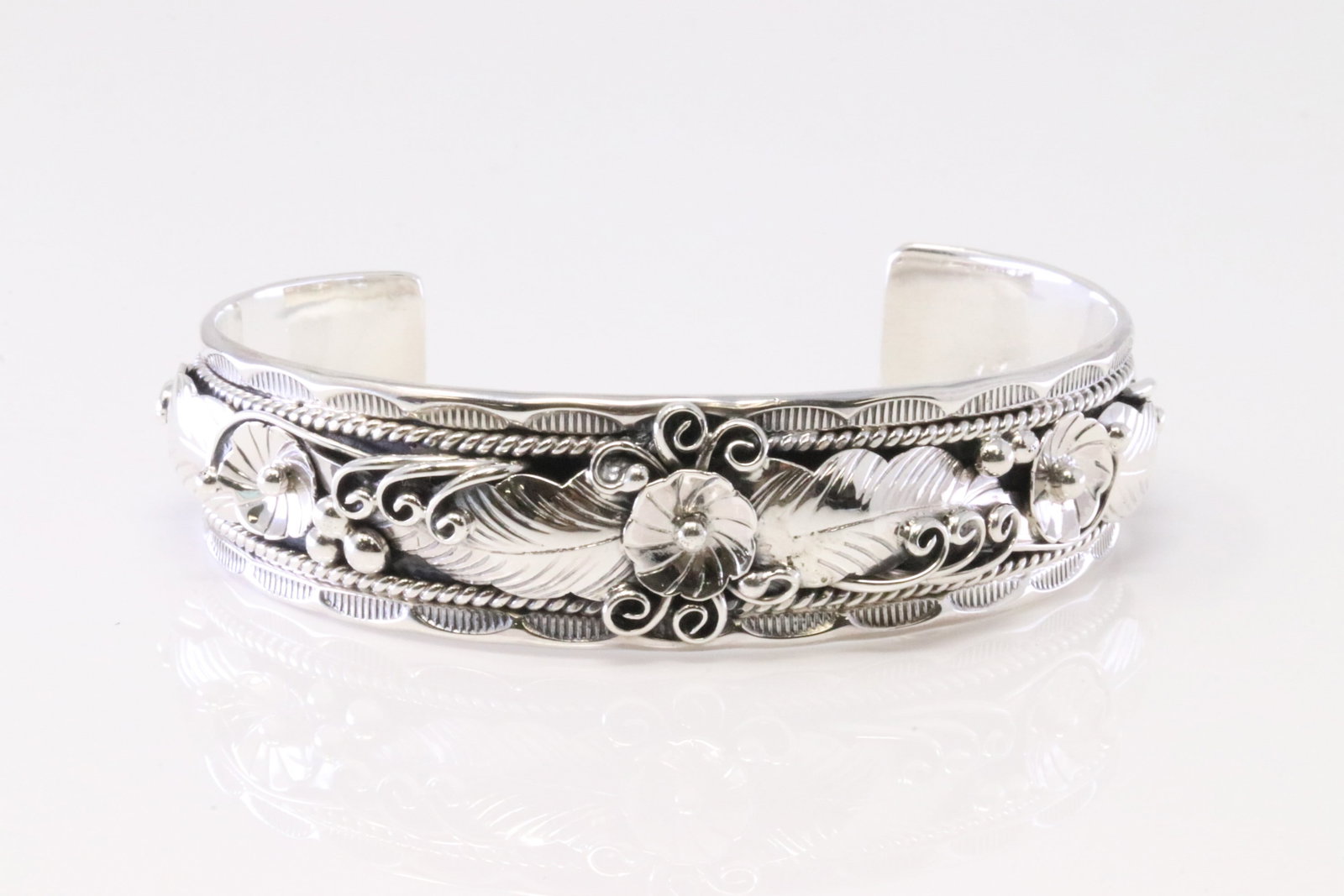 Native America Navajo Sterling Silver Bracelet Cuff By Freddie James.: This is a Native America Navajo Sterling Silver Bracelet Cuff By Freddie James.