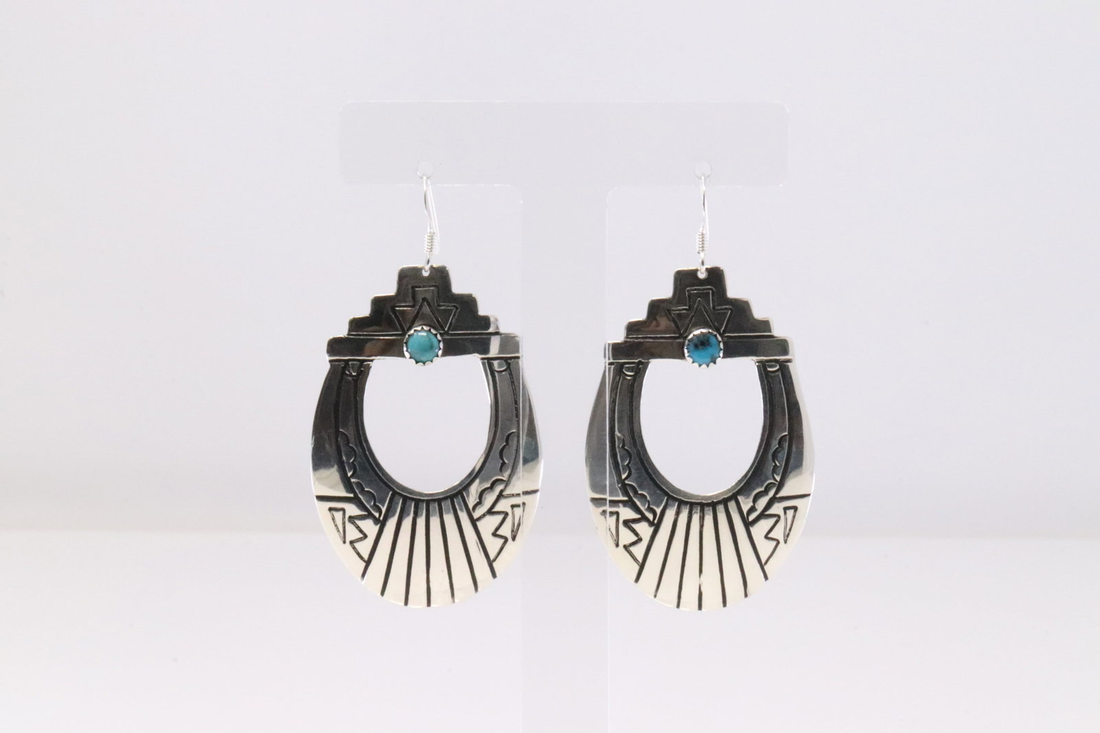 Native America Navajo Sterling Silver Turquoise Dangling Earring's By T&R Singer.: This is a Native America Navajo Sterling Silver Turquoise Dangling Earring's By T&R Singer.