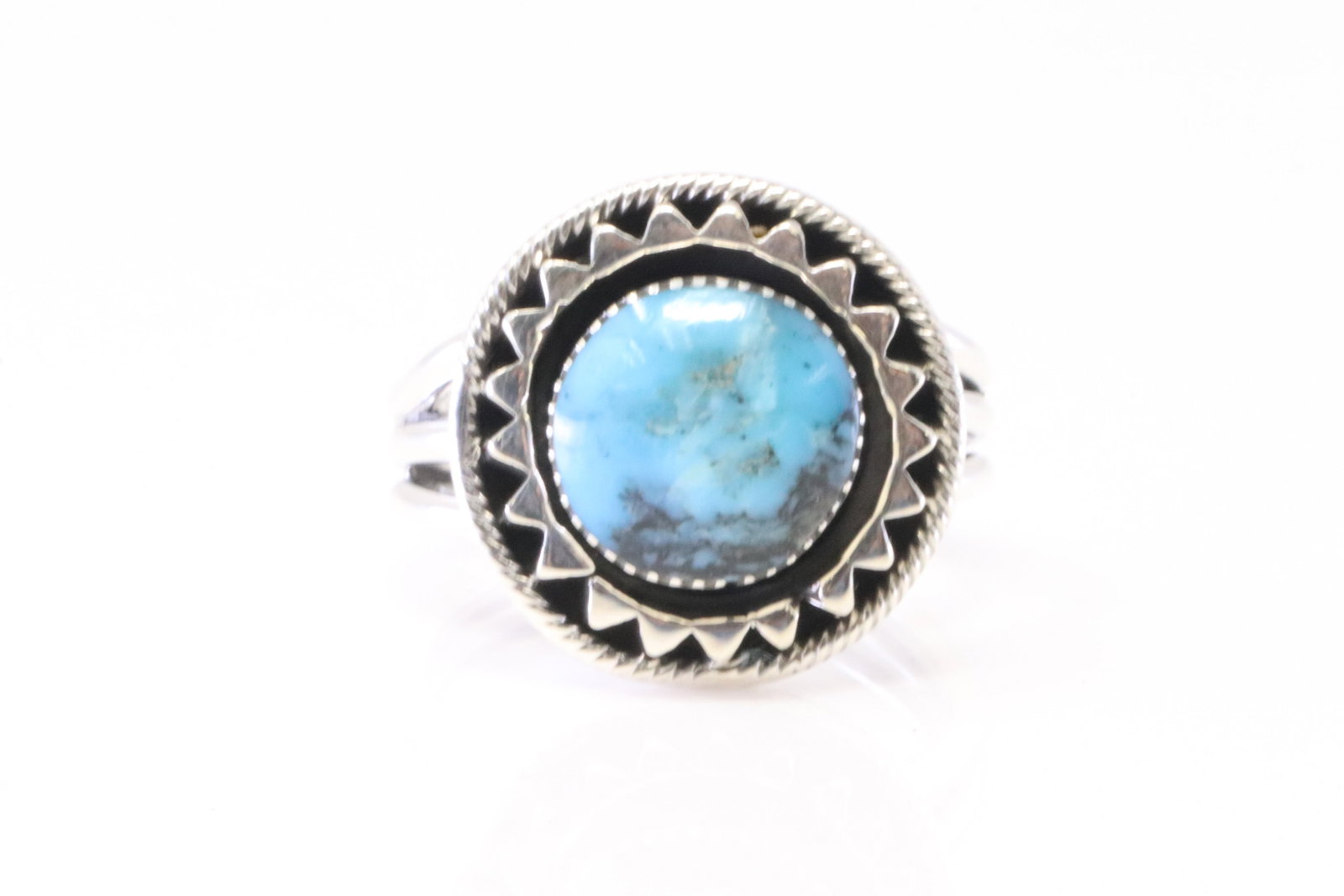 Native America Navajo Sterling Silver Turquoise Ring By Daniel Dakai.: This is a Native America Navajo Sterling Silver Turquoise Ring By Daniel Dakai. Ring size: 8.00.