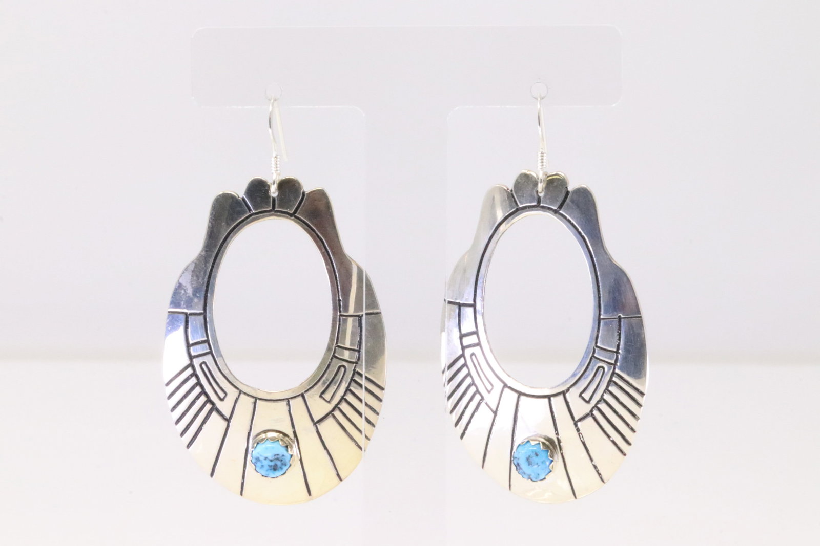 Native America Navajo Sterling Silver Turquoise Dangling Earring's By T&R Singer.: This is a Native America Navajo Sterling Silver Turquoise Dangling Earring's By T&R Singer.