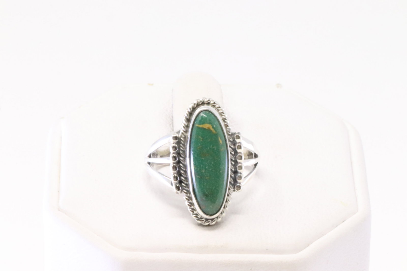 Native American Navajo Sterling Silver Turquoise Ring By Samuel Yellowhair.: This is a Native American Navajo Sterling Silver Turquoise Ring By Samuel Yellowhair. Ring size: 6.50.