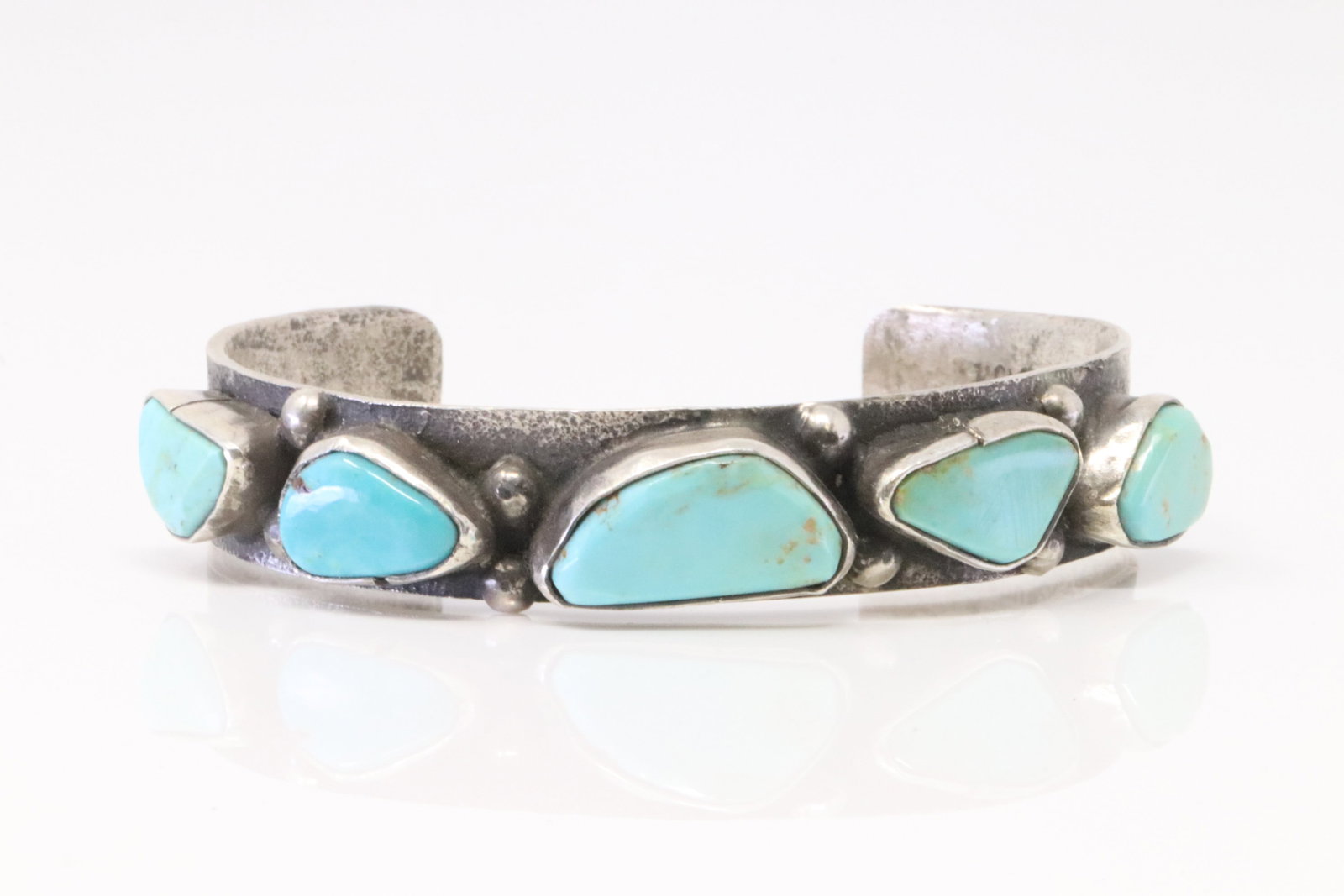 Native America Zuni Sterling Silver Kingman Turquoise Bracelet By Jude Candelaria.: This is a Native America Zuni Sterling Silver Kingman Turquoise Bracelet By Jude Candelaria.