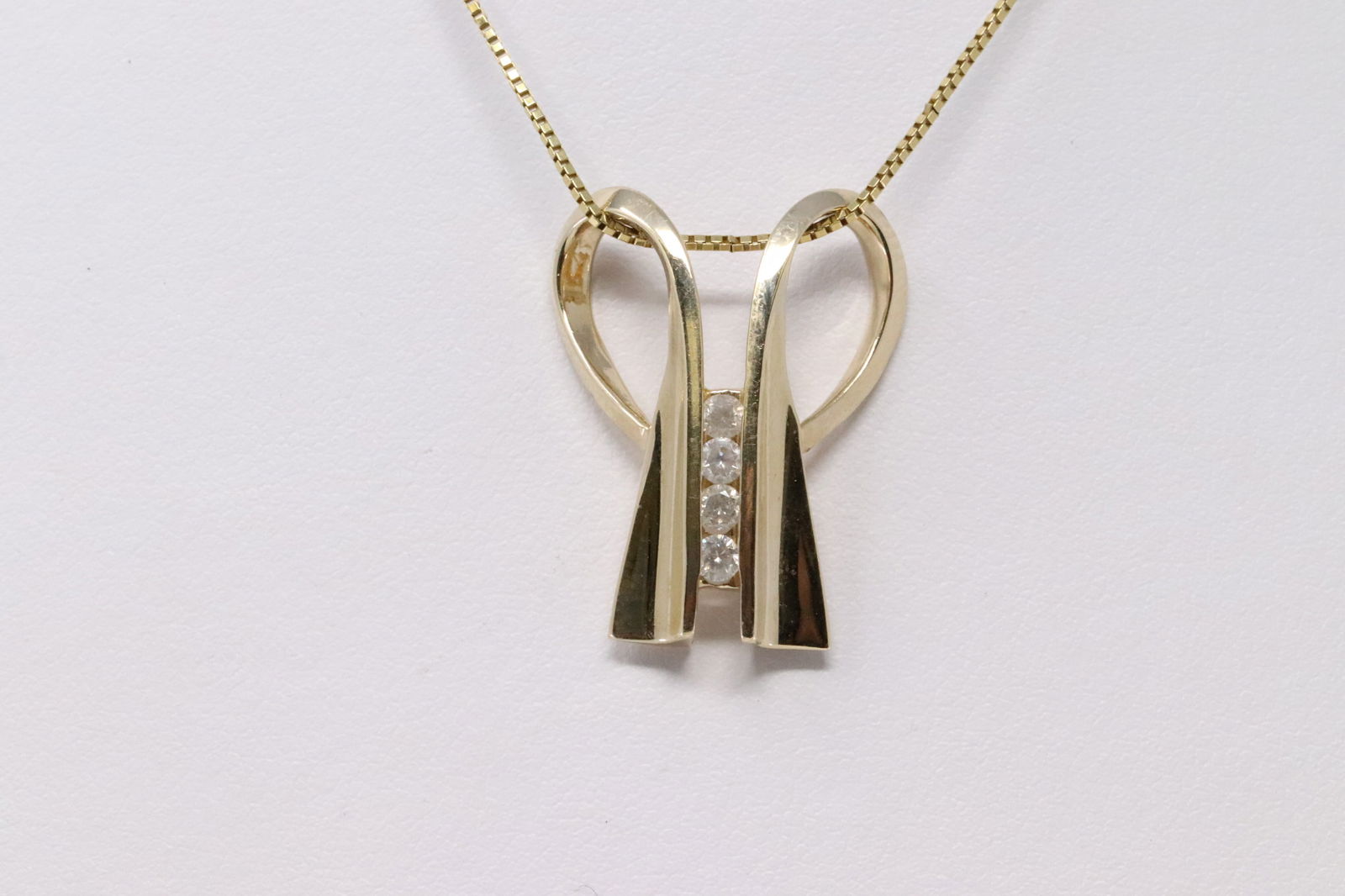 Bow Diamond Pendant Necklace (1 of 6)