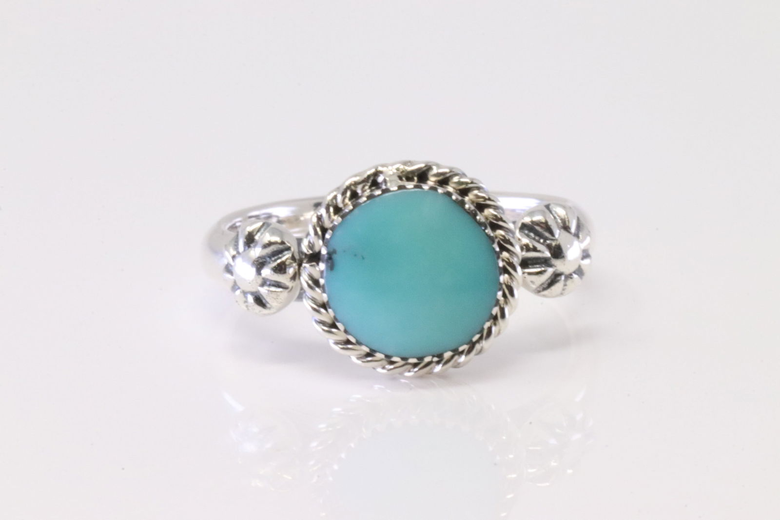 Native America Navajo Sterling Silver Turquoise Ring By Mike Smith.: This is a Native America Navajo Sterling Silver Turquoise Ring By Mike Smith. Ring size: 6.50.