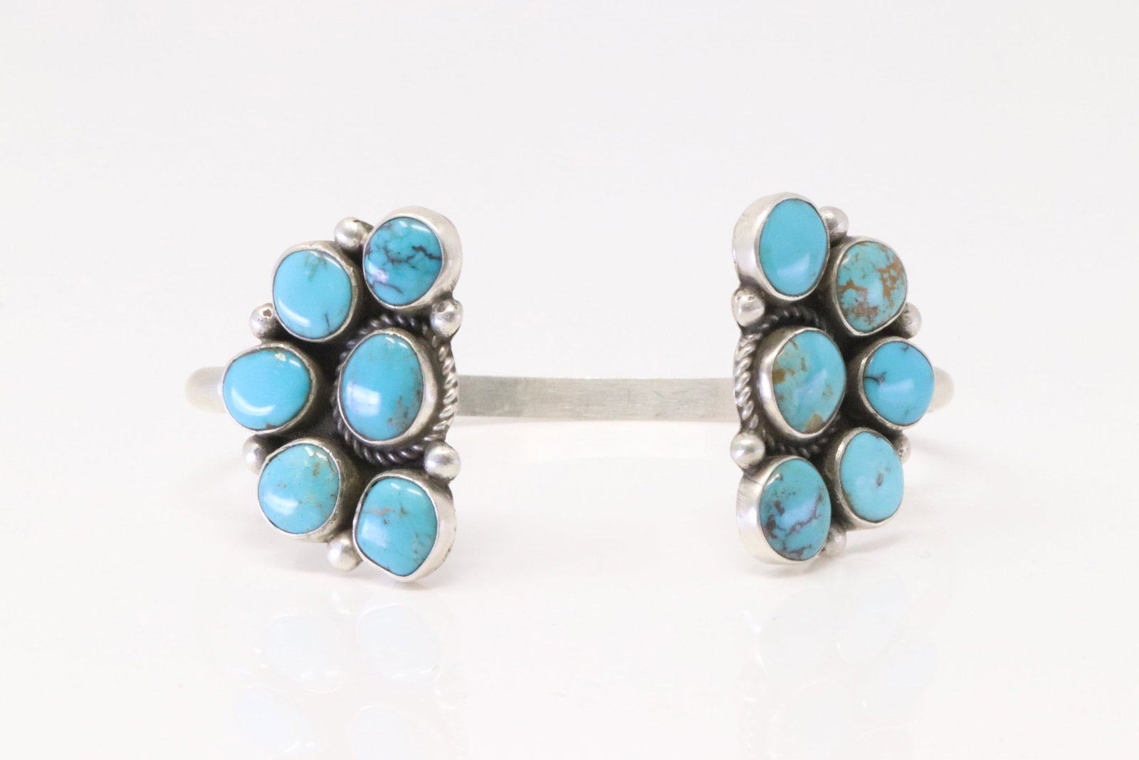 Native America Navajo Sterling Silver Kingman Turquoise Bracelet By Geraldine James.: This is a Native America Navajo Sterling Silver Kingman Turquoise Bracelet By Geraldine James.