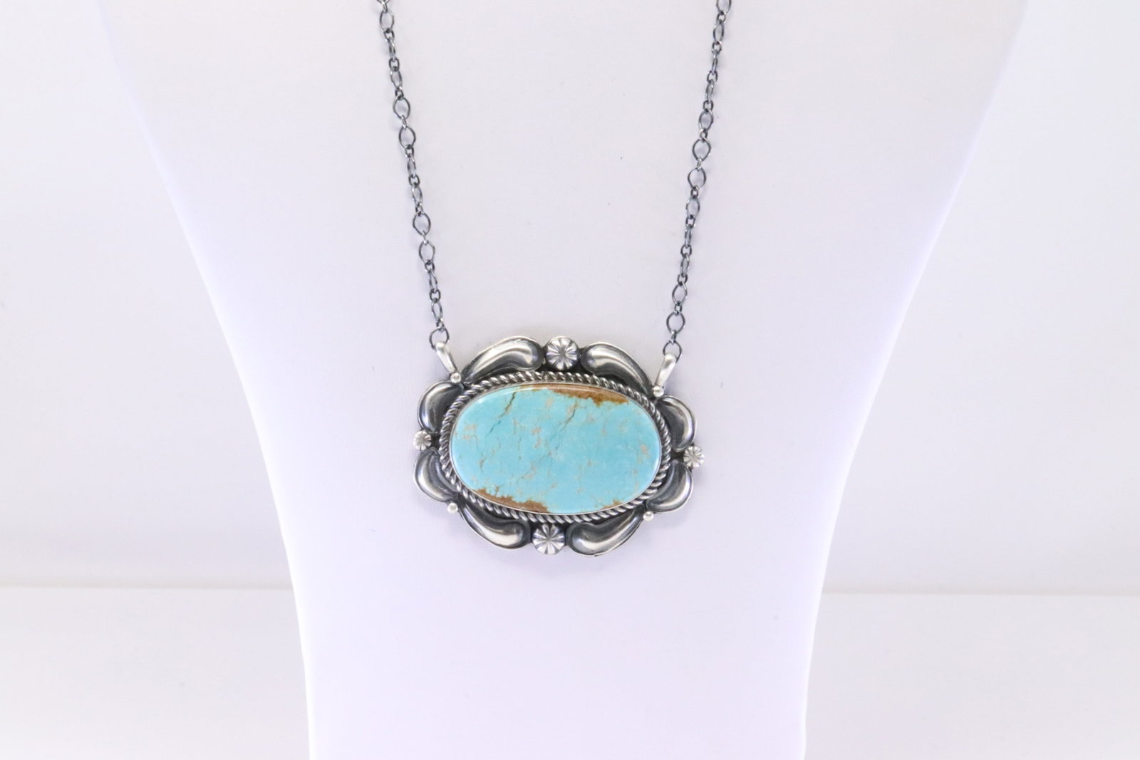 Native America Navajo Sterling Silver Turquoise Necklace By Jeff James Jr.: This is a Native America Navajo Sterling Silver Turquoise Necklace By Jeff James Jr. Necklace length: 20.00"