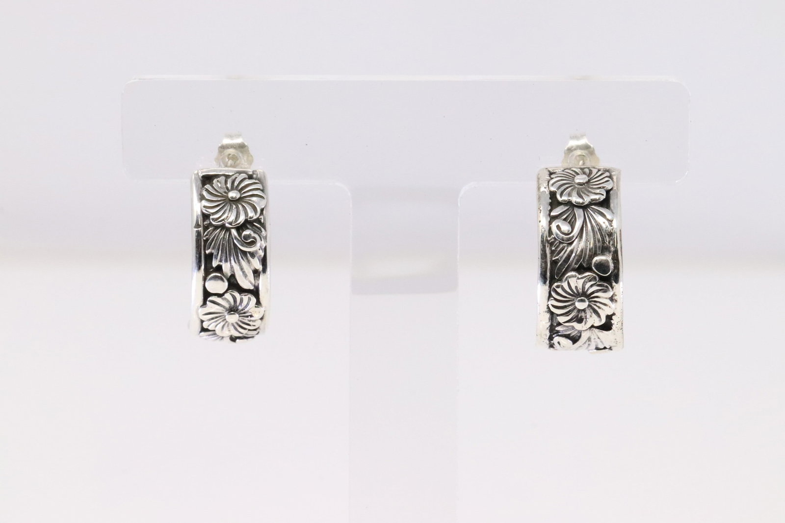 Native America Navajo Sterling Silver Floral Hoop Earring's By Tom Dinetso.: This is a Native America Navajo Sterling Silver Floral Hoop Earring's By Tom Dinetso.