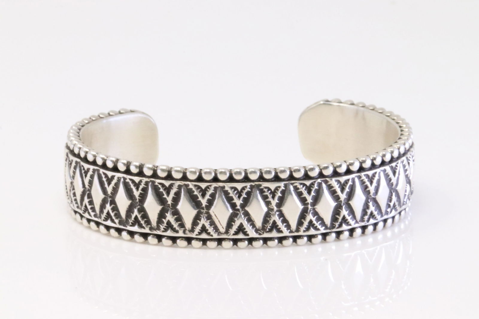 Native America Navajo Sterling Silver Cuff Bracelet By Johnathan Nez. (1 of 4)