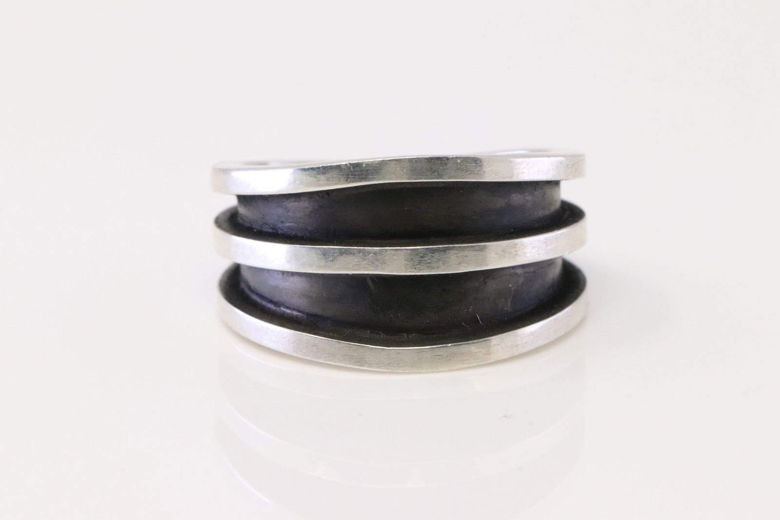 Navajo TOM HAWK トムホーク 2 Line Ring Ring by Tom Hawk – Gallup Trading