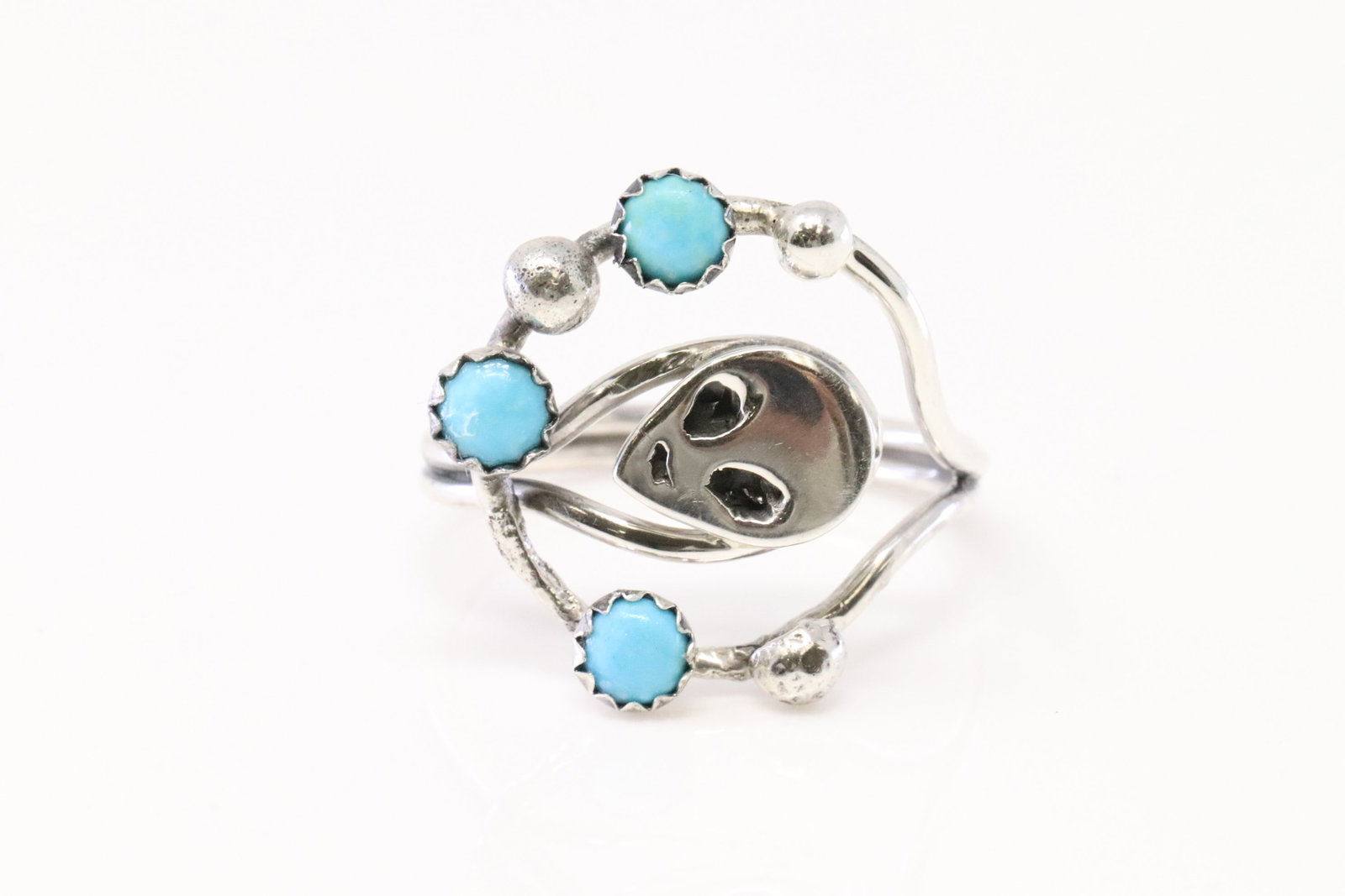 Native America Navajo Sterling Silver Turquoise Alien Ring By David Lopez.: This is a Native America Navajo Sterling Silver Turquoise Alien Ring By David Lopez. Ring size: 9.25.