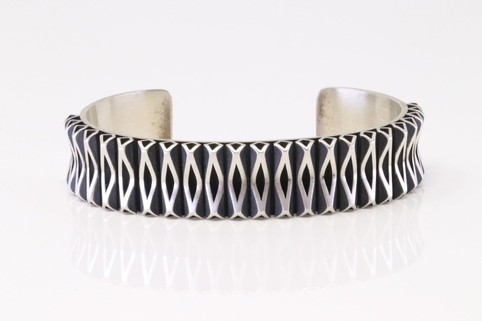 Native America Navajo Sterling Silver Bracelet Cuff By Leander Tahe. (1 of 4)