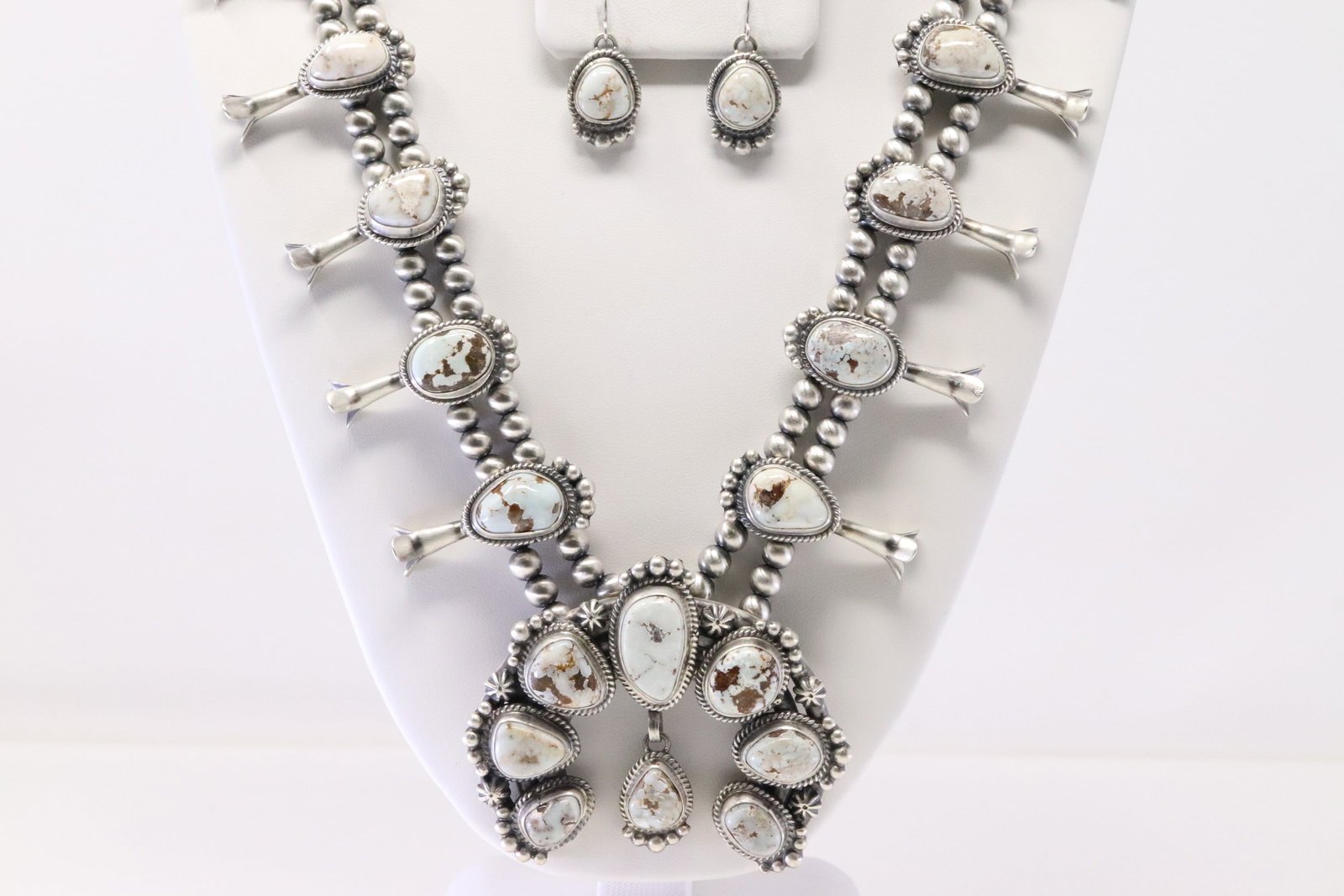 Native America Navajo Sterling Silver Dry Creek Squash Blossom Necklace & Earring's Set By Thomas: This is a Native America Navajo Sterling Silver Dry Creek Squash Blossom Necklace & Earring's Set By Thomas Francisco. Necklace length: `26.00" Total weight: 176.60 Grams.