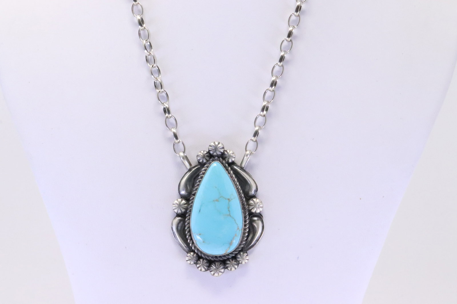 Native America Navajo Sterling Silver Kingman Turquoise Necklace By Jeff James Jr.: This is a Native America Navajo Sterling Silver Kingman Turquoise Necklace By Jeff James Jr. Necklace length: 16.00"