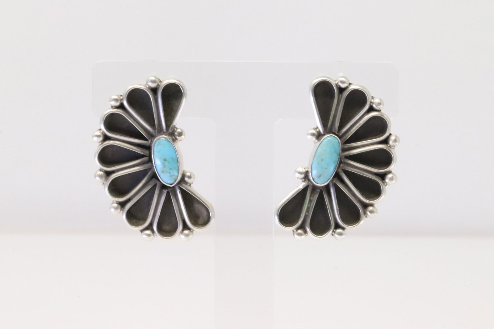 Native American Navajo Sterling Silver Kingman Turquoise Post Earring's By Geraldine James.: This is a Native American Navajo Sterling Silver Kingman Turquoise Post Earring's By Geraldine James.