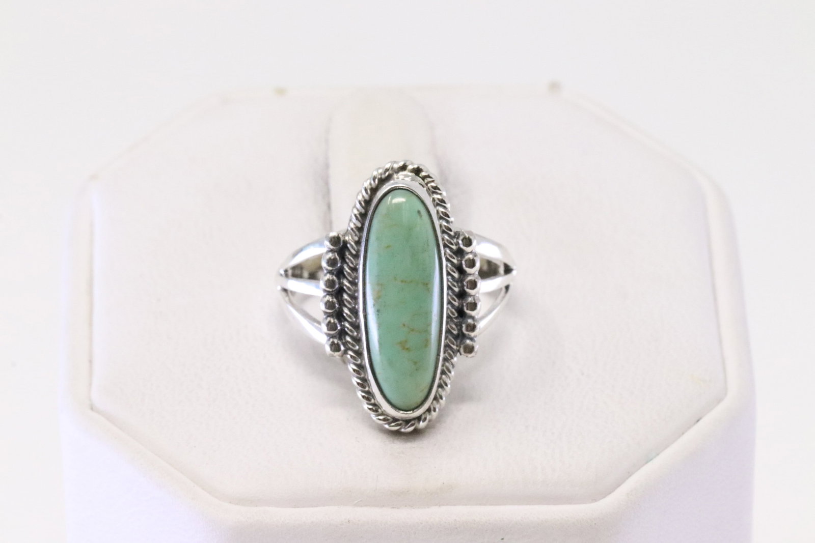Native America Navajo Sterling Silver Turquoise Ring By Samuel Yellowhair.: This is a Native America Navajo Sterling Silver Turquoise Ring By Samuel Yellowhair. Ring size: 5.50.