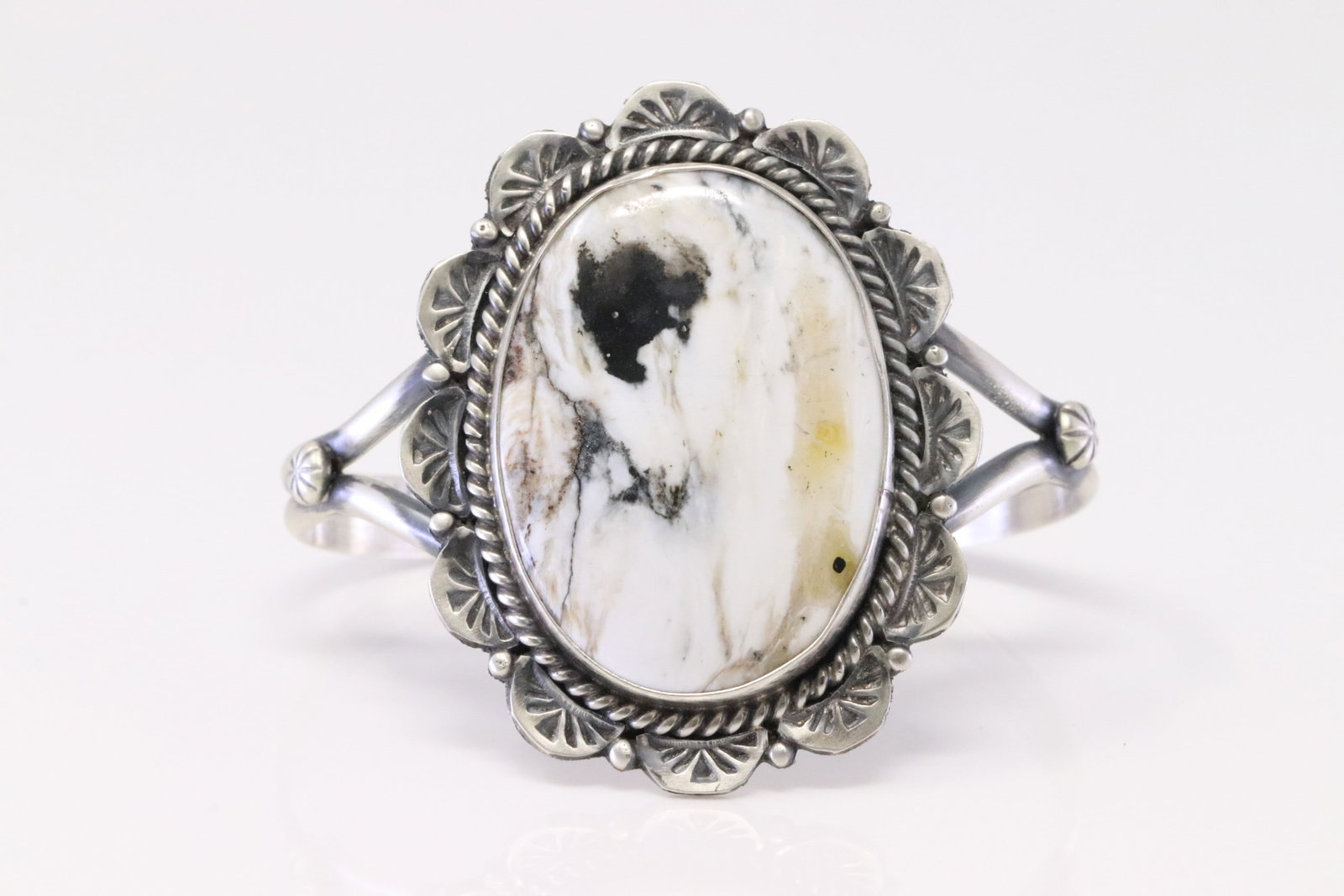 Native America Navajo Sterling Silver White Buffalo Bracelet Cuff By Jeff James Jr.: This is a Native America Navajo Sterling Silver White Buffalo Bracelet Cuff By Jeff James Jr.