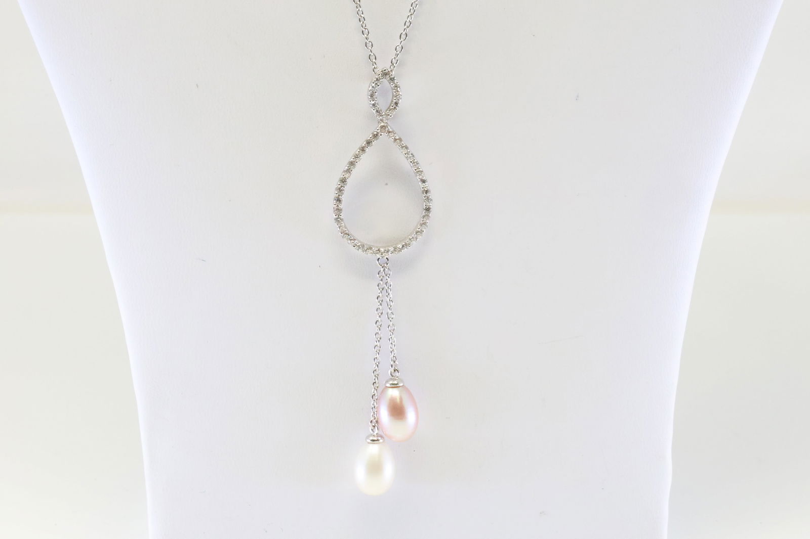 Pearl & Diamond Pendant / Necklace 18Kt. (1 of 4)