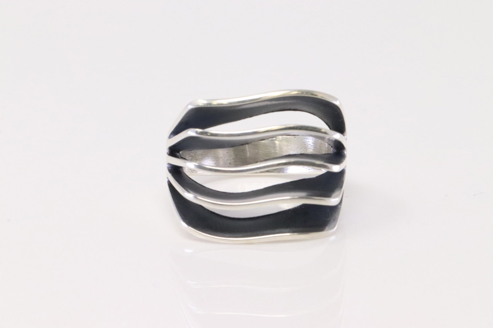Native America Navajo Sterling Silver Ring By James Bahe.: This is a Native America Navajo Sterling Silver Ring By James Bahe. Ring size: 6.25.