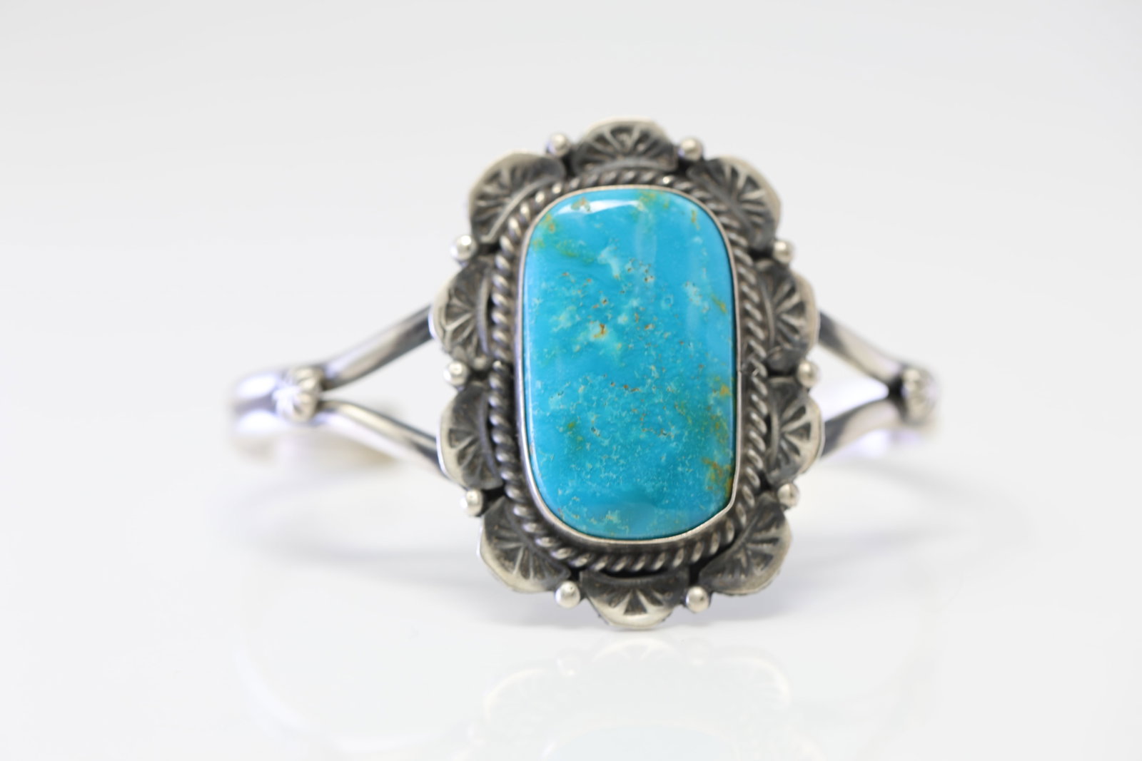 Native America Navajo Sterling Silver Kingman Turquoise Bracelet Cuff By Jeff James Jr.: This is a Native America Navajo Sterling Silver Kingman Turquoise Bracelet Cuff By Jeff James Jr.