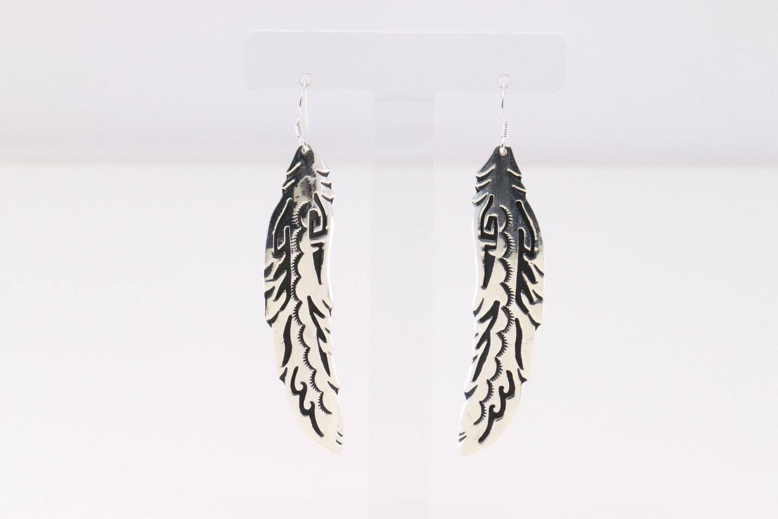 Native America Navajo Sterling Silver Feather Dangling Earring's By T&R Singer.: This is a Native America Navajo Sterling Silver Feather Dangling Earring's By T&R Singer.