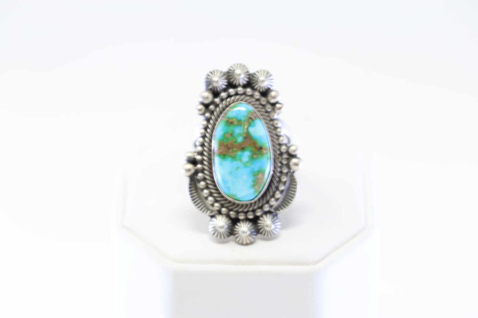 Native America Navajo Sterling Silver Sonora Gold Turquoise Ring By Tom Lewis.: This is a Native America Navajo Sterling Silver Sonora Gold Turquoise Ring By Tom Lewis. Ring size: 8.75.
