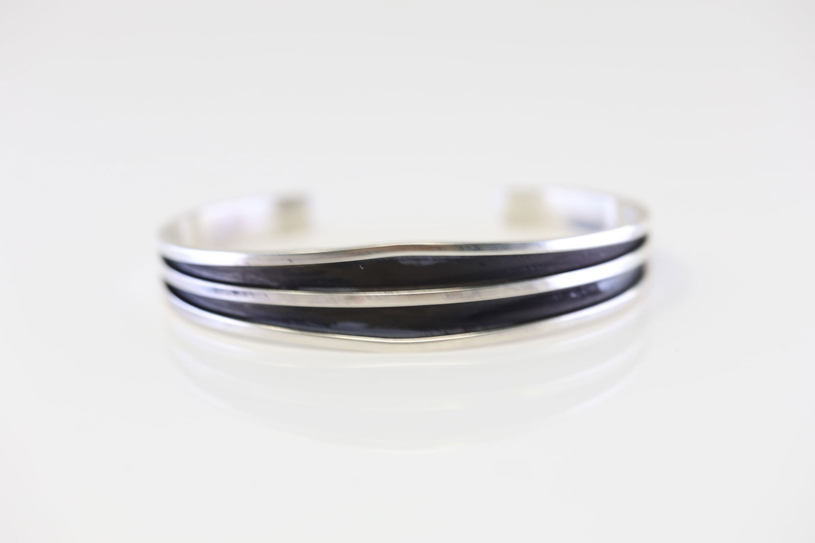 Native America Navajo Sterling Silver Bracelet Cuff By Tom Hawk. (1 of 4)