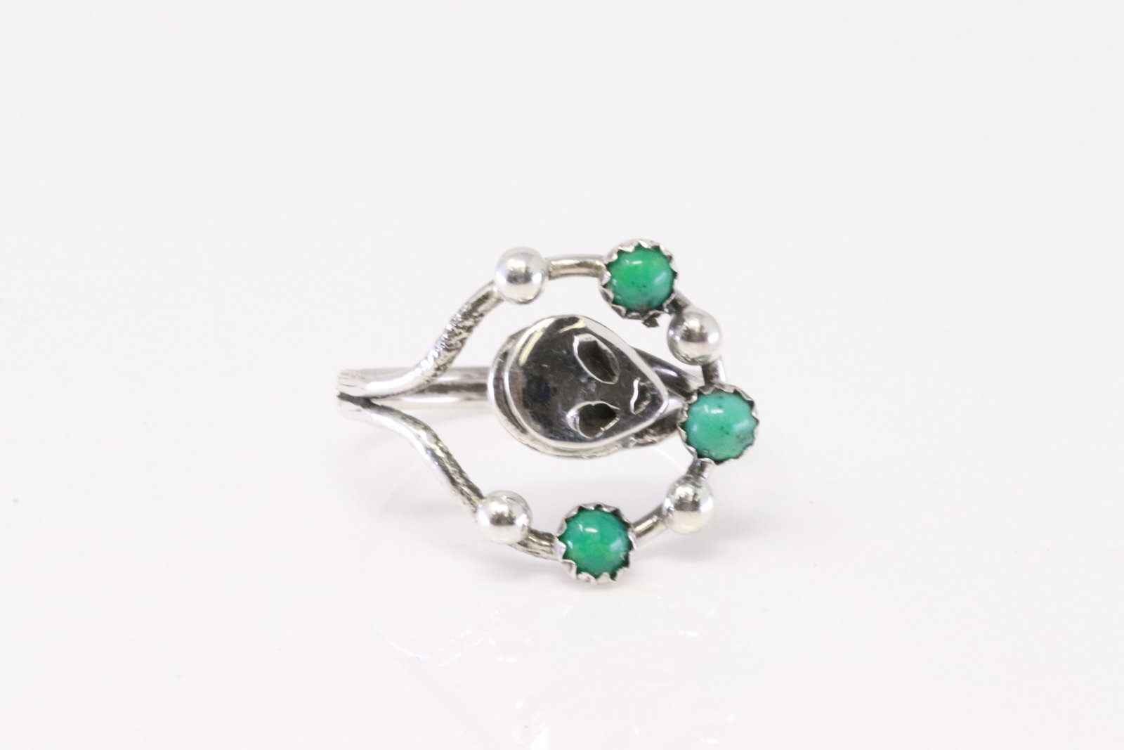 Native America Navajo Sterling Silver Turquoise Alien Ring By David Lopez.: This is a Native America Navajo Sterling Silver Turquoise Alien Ring By David Lopez. Ring size: 10.50.