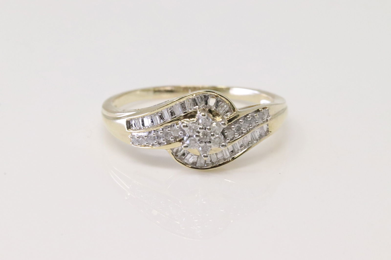 Diamond Ring 10Kt. (1 of 4)