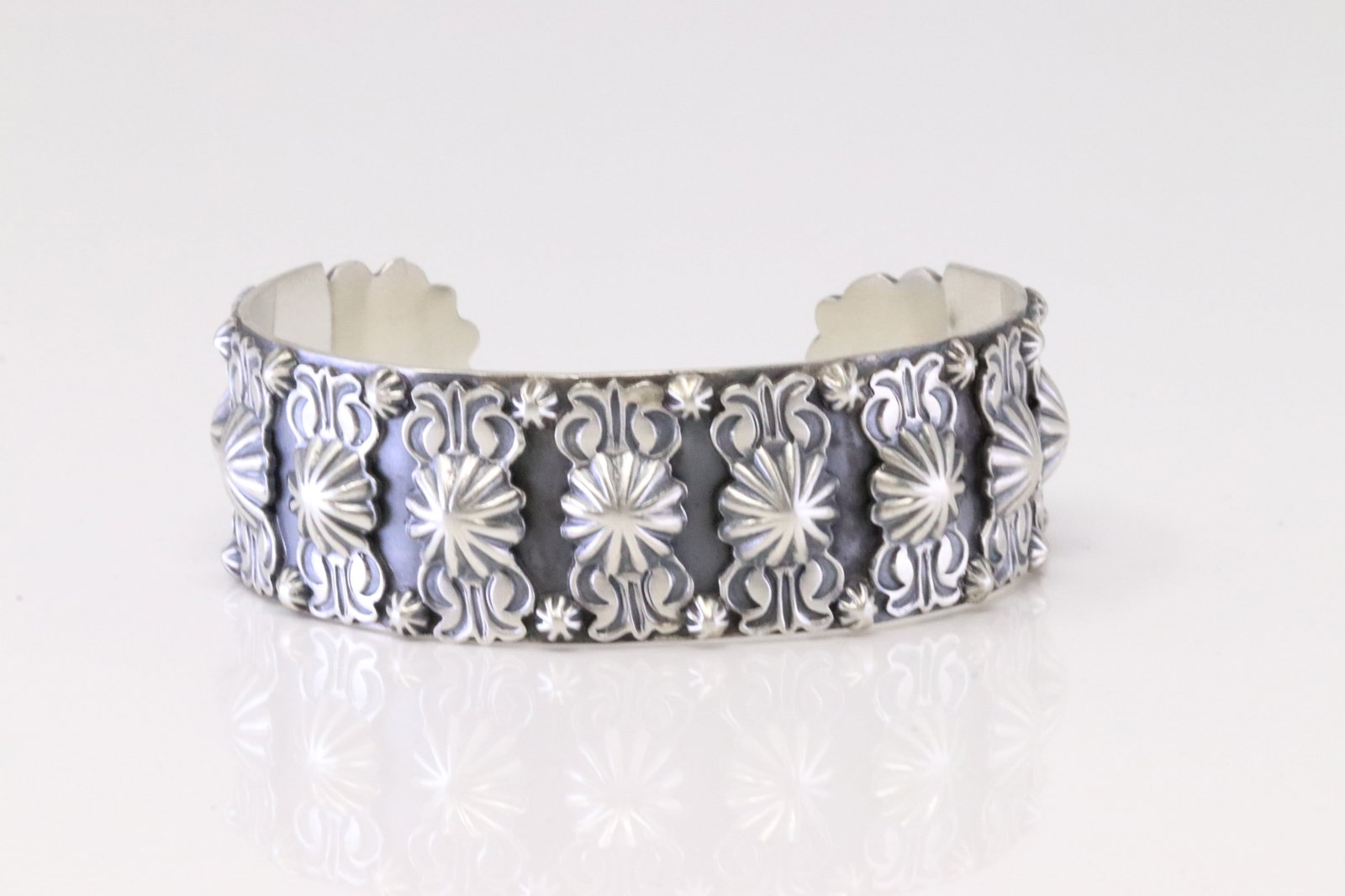 Native America Navajo Sterling Silver Design Bracelet Cuff By Bobby Platero. (1 of 4)