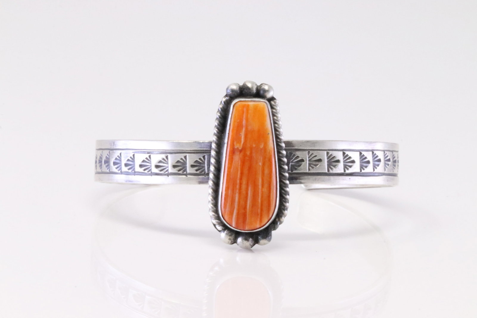 Native America Navajo Sterling Silver Spiny Oyster Bracelet Cuff By Rick Enriquez.: This is a Native America Navajo Sterling Silver Spiny Oyster Bracelet Cuff By Rick Enriquez.
