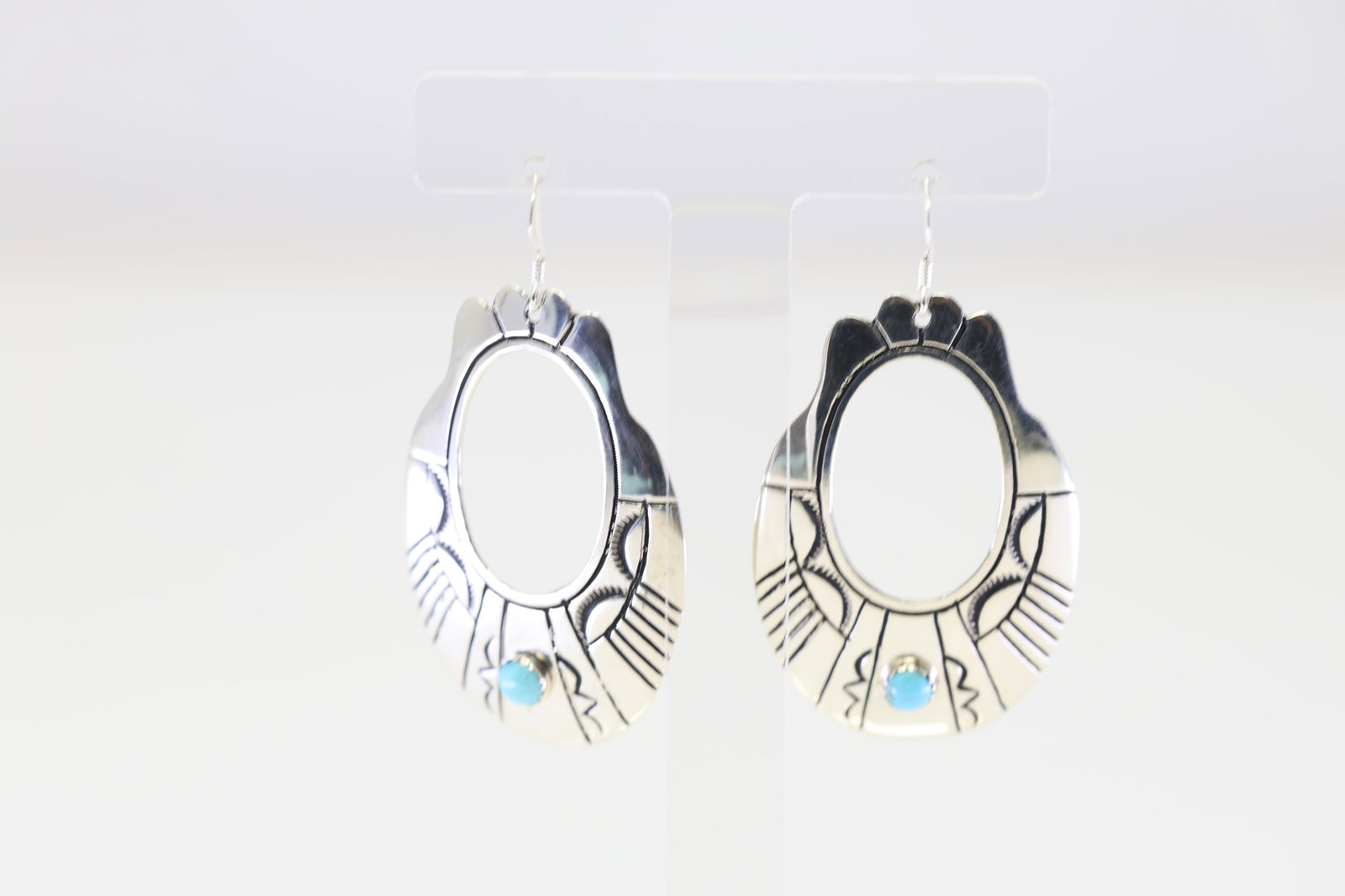 Native America Navajo Sterling Silver Turquoise Dangling Earring's By T&R Singer.: This is a Native America Navajo Sterling Silver Turquoise Dangling Earring's By T&R Singer.
