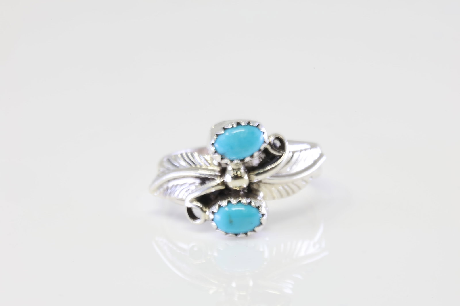 Native America Navajo Sterling Silver Turquoise Ring By Harry B.Yazzie.: This is a Native America Navajo Sterling Silver Turquoise Ring By Harry B.Yazzie. Ring size: 7.00.