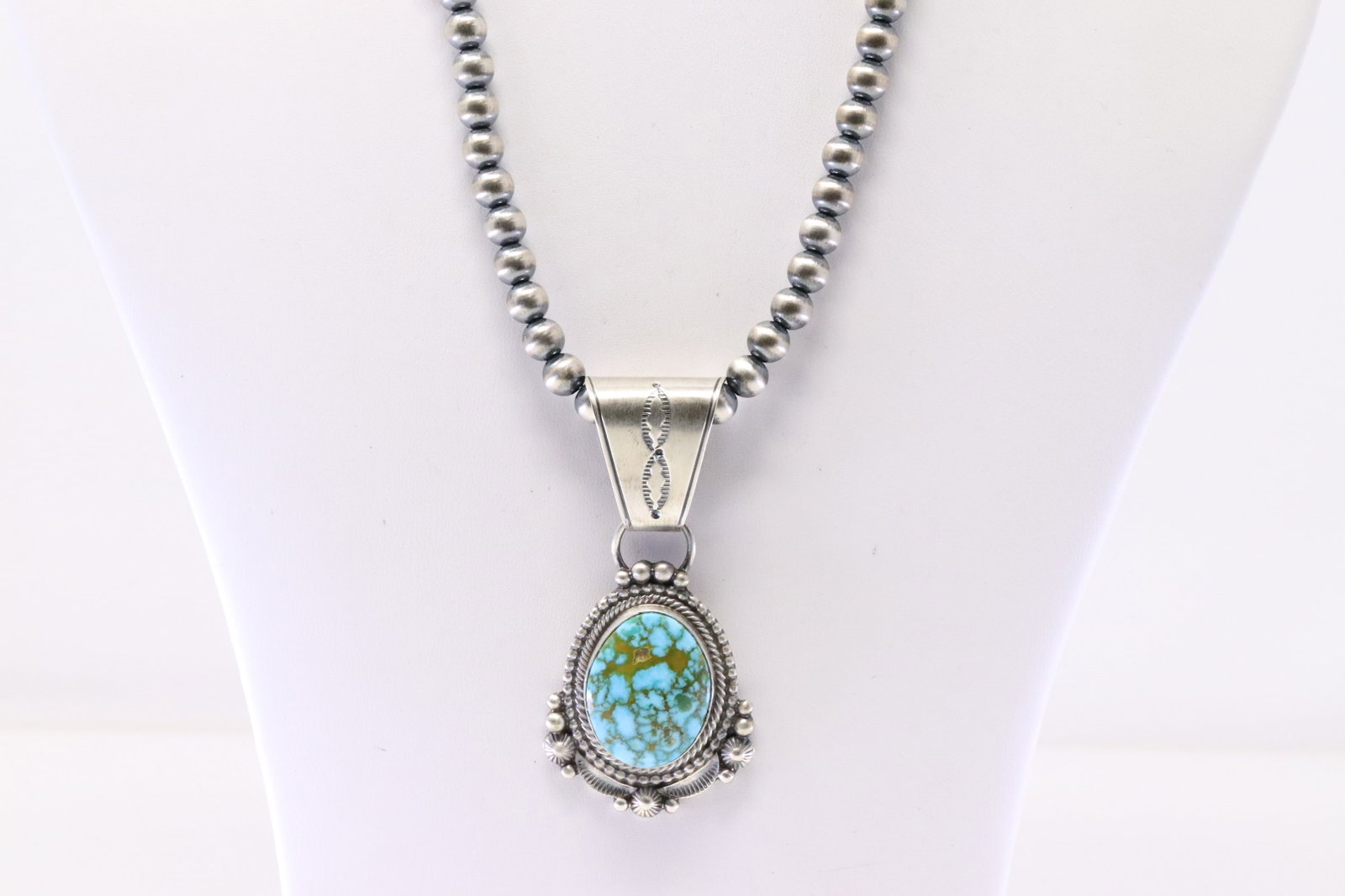 Native America Navajo Sterling Silver Kingman Turquoise Necklace By Tom Lewis.: This is a Native America Navajo Sterling Silver Kingman Turquoise Necklace By Tom Lewis. Necklace length: 16.00"