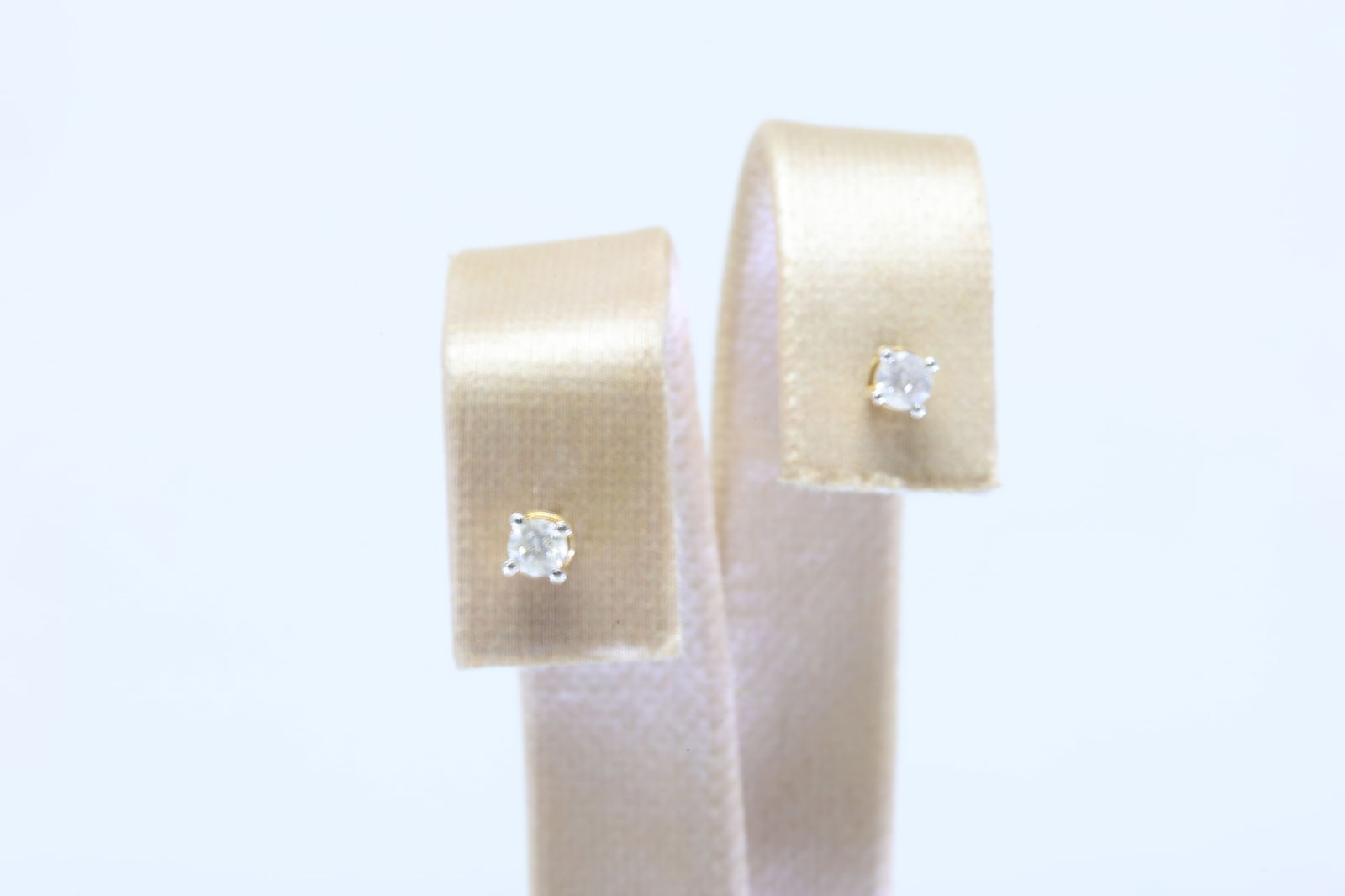 Diamond Stud Earring 10Kt. (1 of 4)