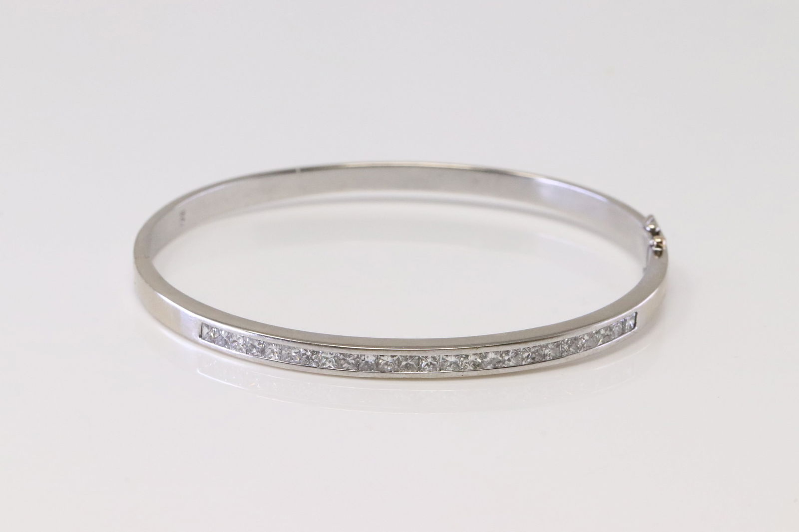 Diamond Bangle Bracelet 18Kt. (1 of 5)