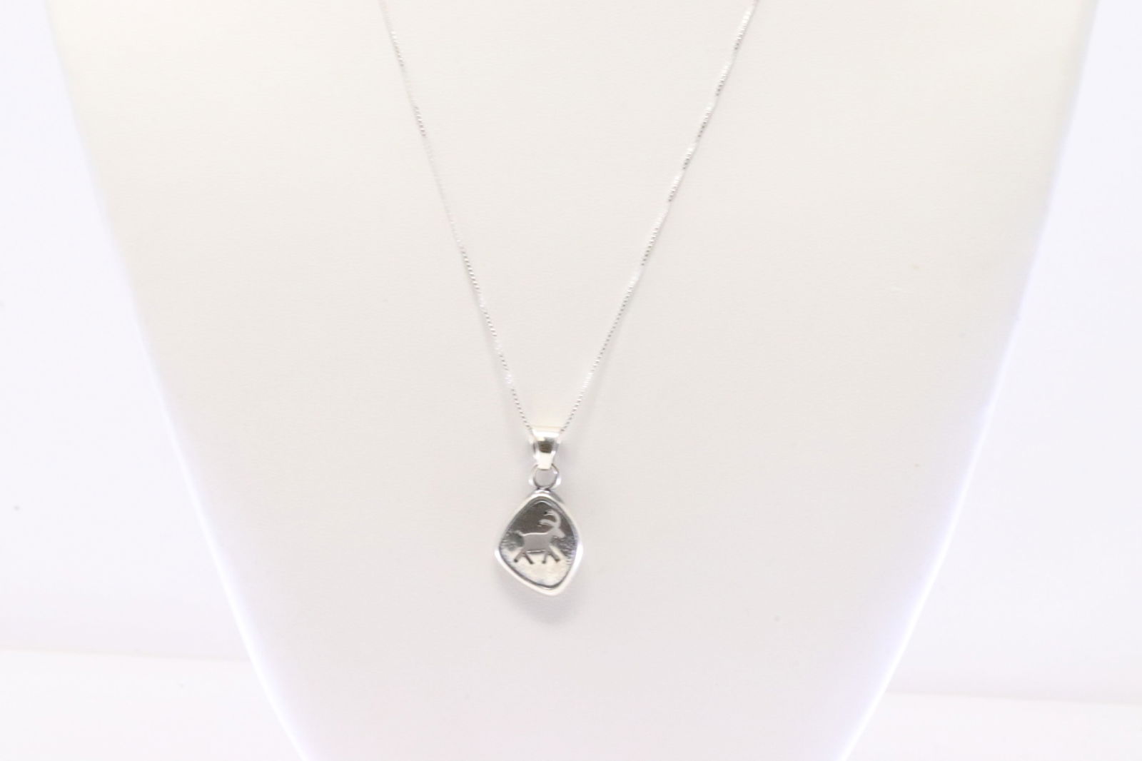 Native America Navajo Sterling Silver Pendant Design With A 925 Necklace. (1 of 4)