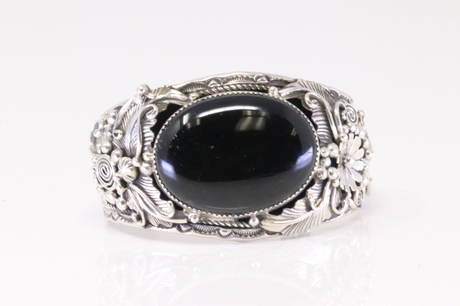 Native America Navajo Sterling Silver Black Onyx Bracelet Cuff By Gilbert Smith. (1 of 4)