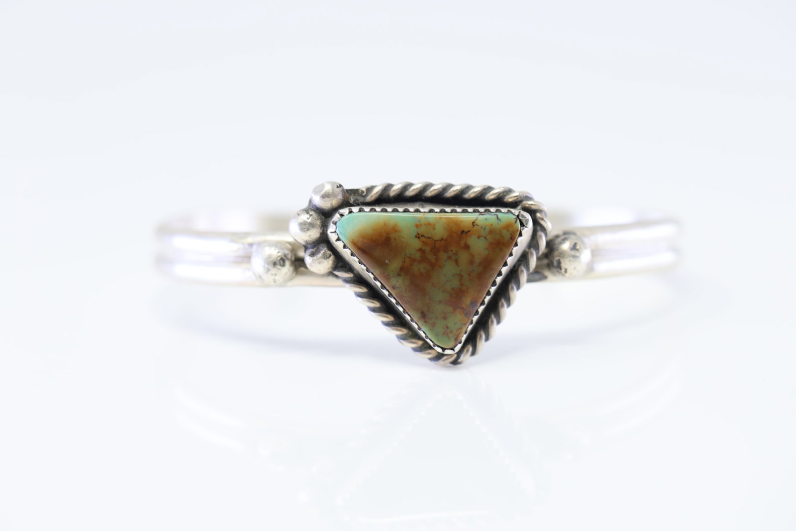 Native America Navajo Sterling Silver Kingman Turquoise Bracelet Judith Dixon.: This is a Native America Navajo Sterling Silver Kingman Turquoise Bracelet Judith Dixon.