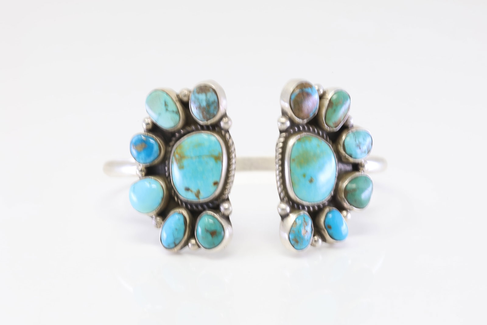 Native America Navajo Sterling Silver Kingman Turquoise Bracelet By Geraldine James.: This is a Native America Navajo Sterling Silver Kingman Turquoise Bracelet By Geraldine James.