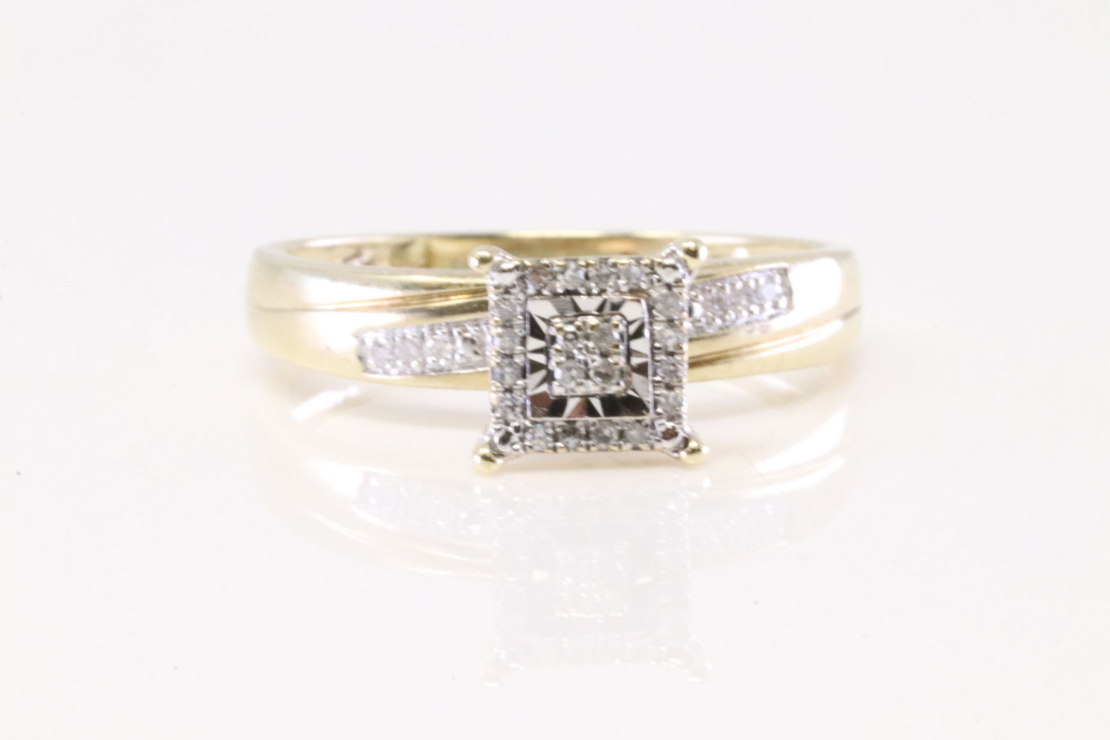 Diamond Engagement Ring 10Kt. (1 of 4)