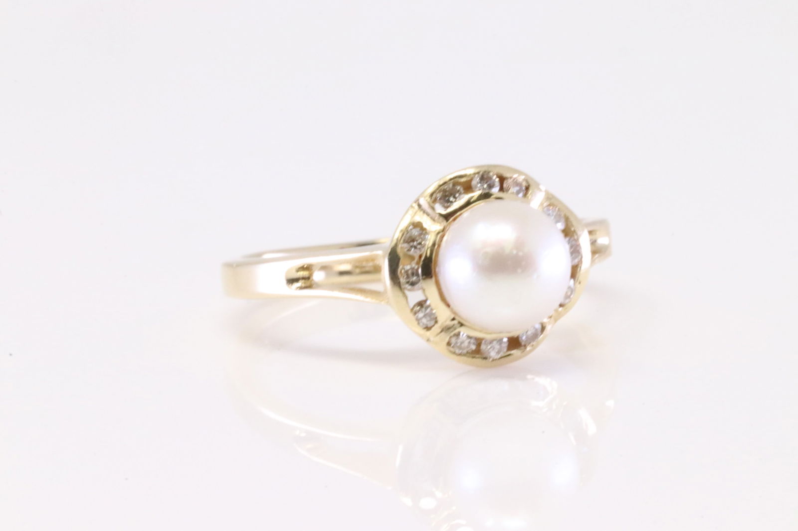Pearl & Diamond Ring 14Kt. (1 of 3)