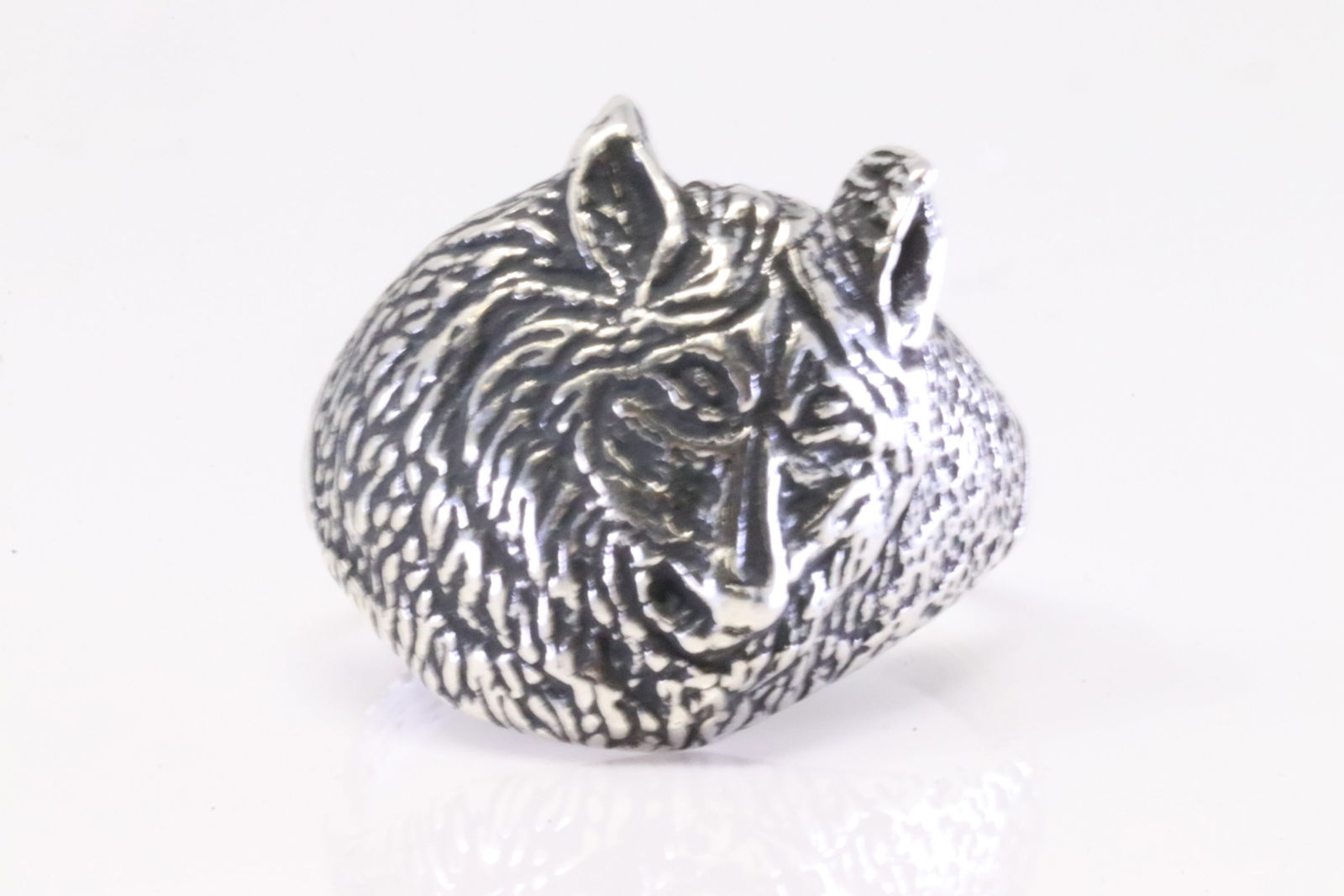 Native America Navajo Sterling Silver Non Indian Wolf Ring.