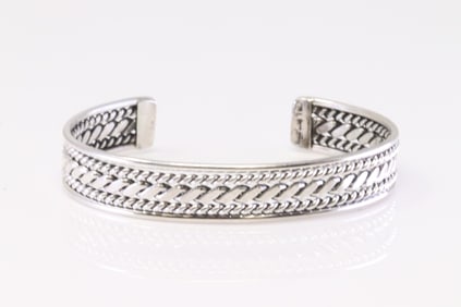 Native America Navajo Sterling Silver Bracelet Cuff By Elaine Tahe.