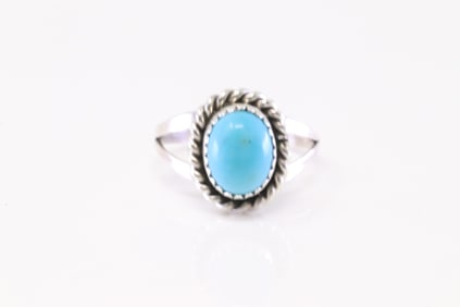 Native America Navajo Sterling Silver Turquoise Ring.