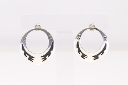 Native America Navajo Sterling Silver Design Post Earrring's By T&R Singer.
