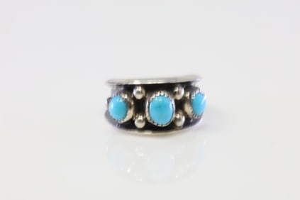 Native America Navajo Sterling Silver Turquoise Ring.
