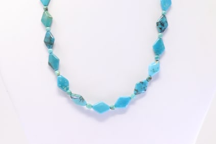 Native America Navajo Sterling Silver Turquoise Necklace.