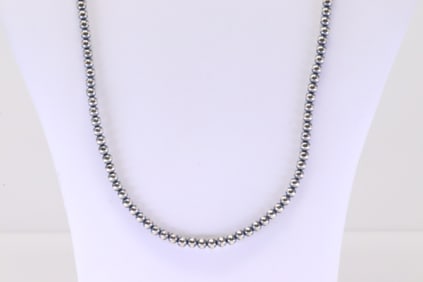 Native America Navajo Sterling Silver Peral Beaded Necklace.