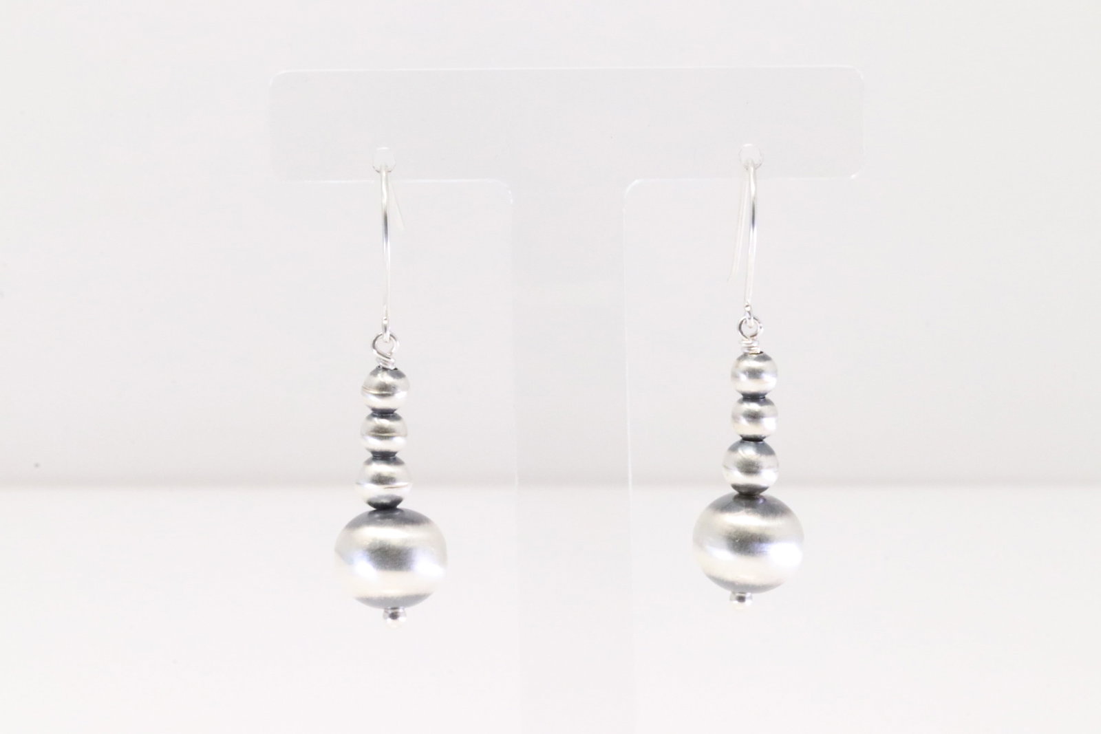 Native America Navajo Sterling Silver Pearl Beaded Dangling Earring's By Rena Begay.: This is a Native America Navajo Sterling Silver Pearl Beaded Dangling Earring's By Rena Begay.