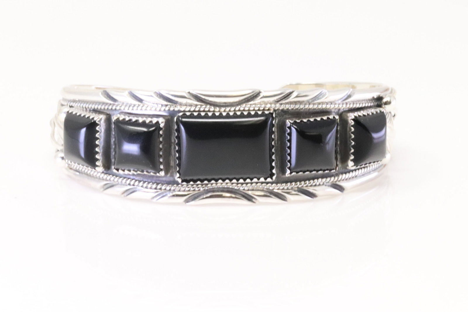 Native America Navajo Sterling Silver Black Onyx Barcelet Cuff By Davey Morgan.: This is a Native America Navajo Sterling Silver Black Onyx Barcelet Cuff By Davey Morgan.